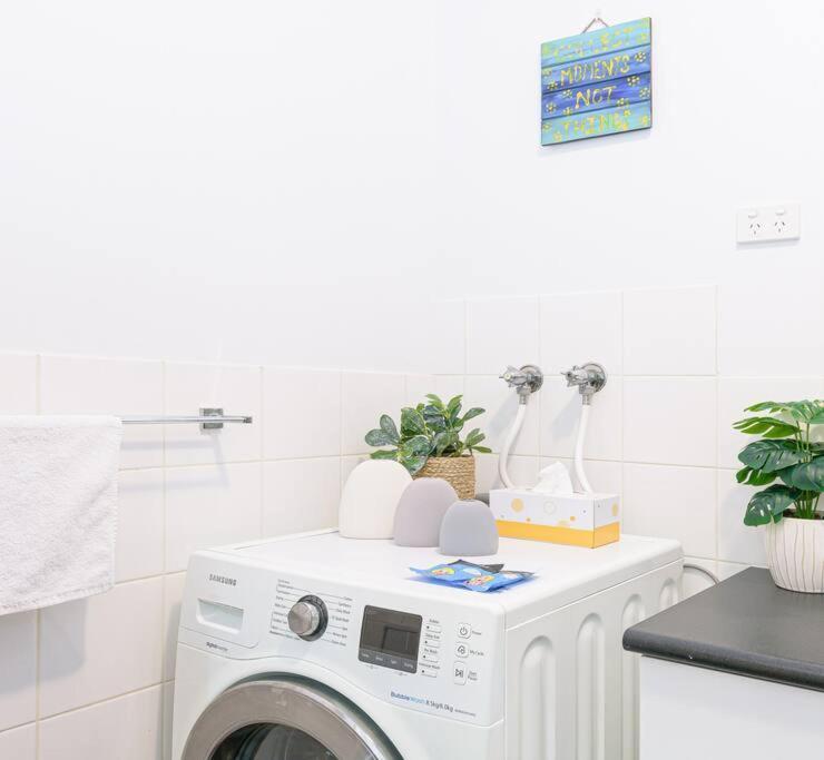 Cozy 1 Bedder In St Kilda With Balcony Apartment เมลเบิร์น ภายนอก รูปภาพ
