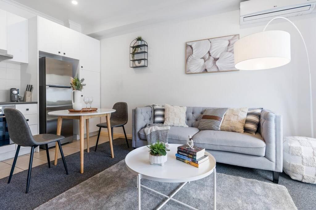 Cozy 1 Bedder In St Kilda With Balcony Apartment เมลเบิร์น ภายนอก รูปภาพ