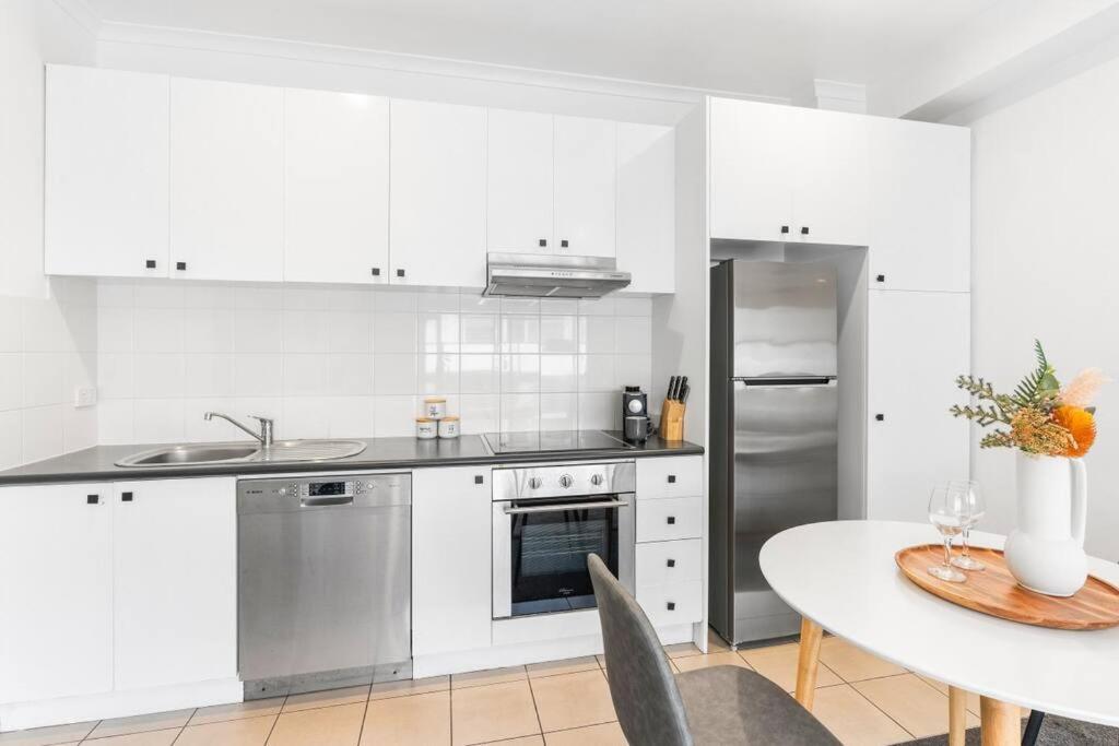 Cozy 1 Bedder In St Kilda With Balcony Apartment เมลเบิร์น ภายนอก รูปภาพ