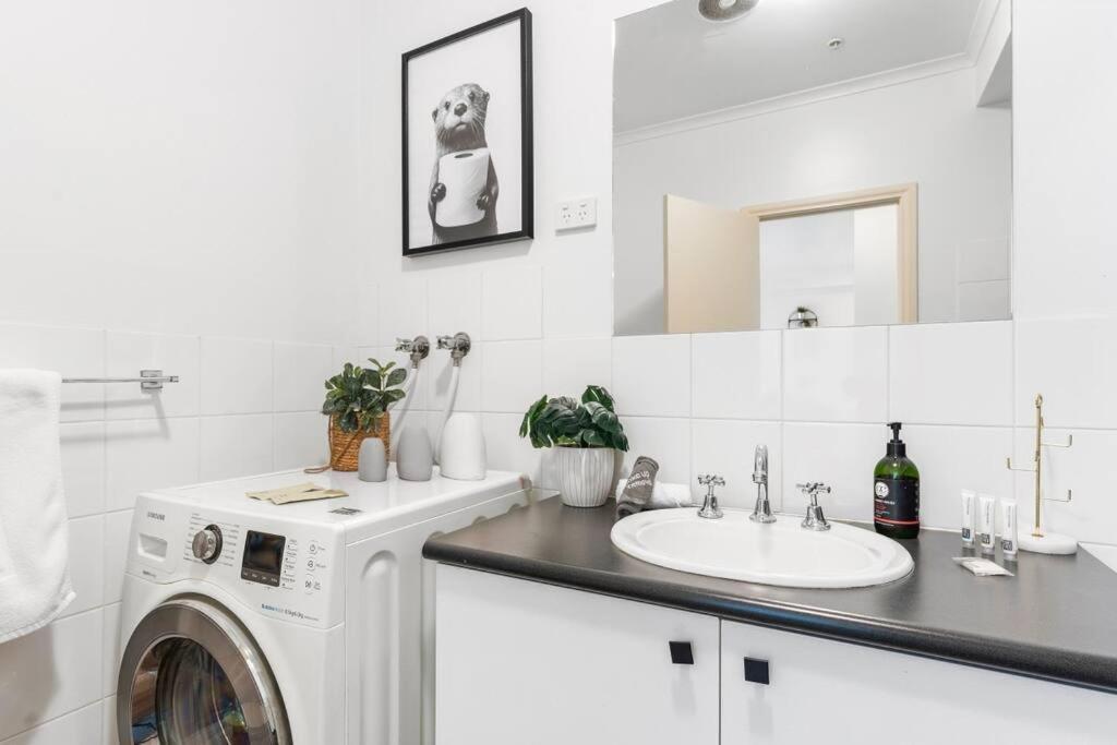 Cozy 1 Bedder In St Kilda With Balcony Apartment เมลเบิร์น ภายนอก รูปภาพ