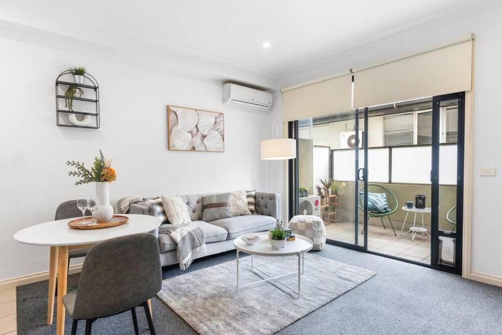 Cozy 1 Bedder In St Kilda With Balcony Apartment เมลเบิร์น ภายนอก รูปภาพ