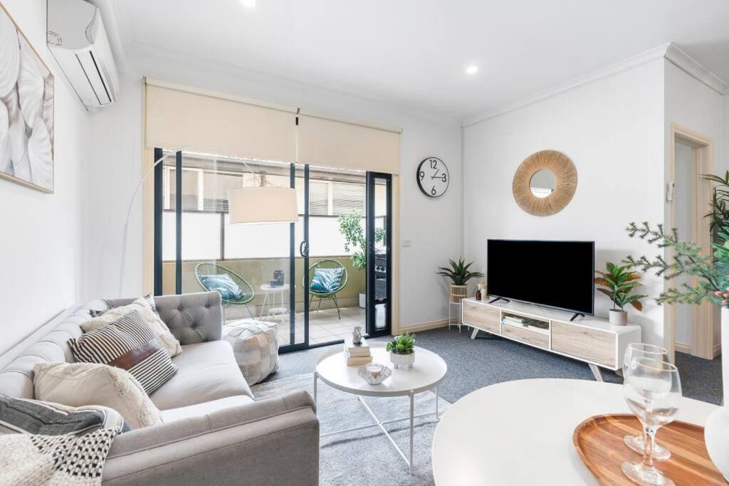 Cozy 1 Bedder In St Kilda With Balcony Apartment เมลเบิร์น ภายนอก รูปภาพ