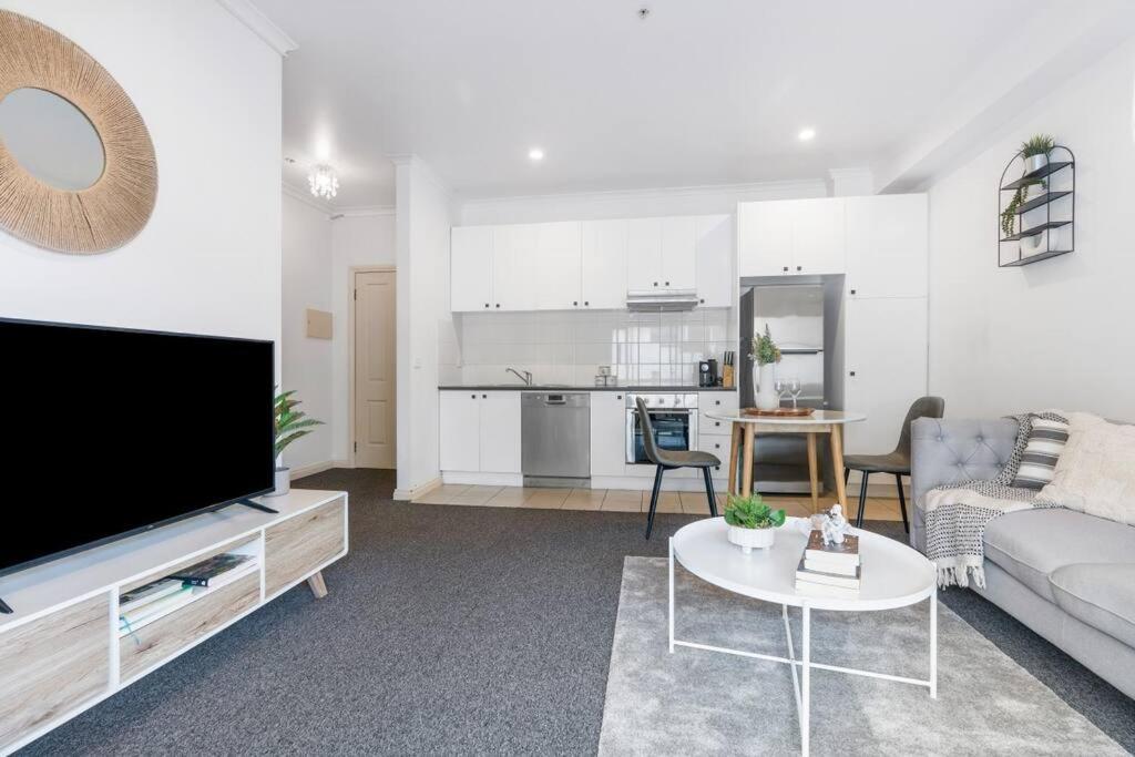 Cozy 1 Bedder In St Kilda With Balcony Apartment เมลเบิร์น ภายนอก รูปภาพ